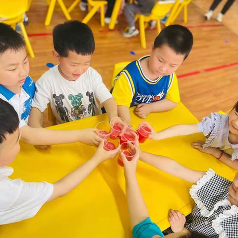 吉首市鸿瑞幼儿园大班组特色教学《鲜榨西瓜汁·清凉一夏》