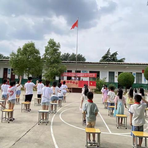 五沟营留册桥小学入队仪式暨六一文艺汇演