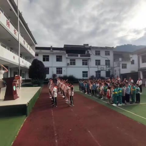 新学期 新起点 新寄语——双河口小学第一周升旗仪式