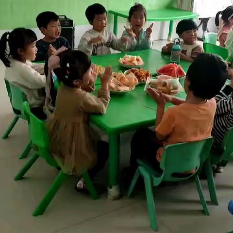 缤纷美味，爱的味道——张林镇梦苑幼儿园欢庆“六一”享美食