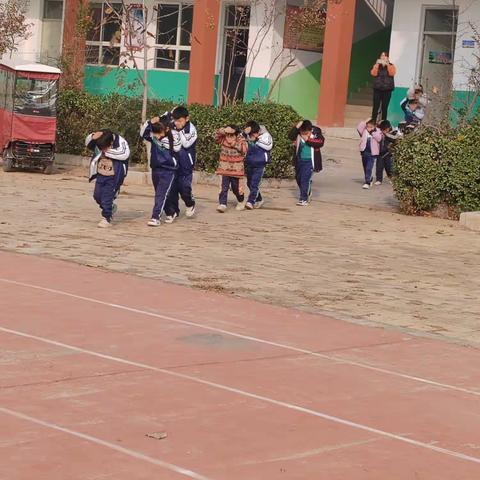 十里铺中心校北小留小学——消防演练