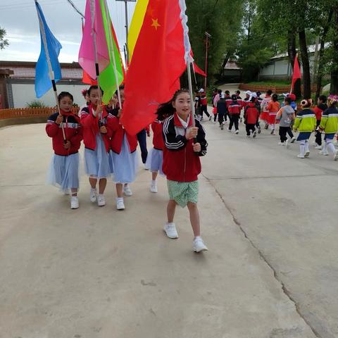 那尼头小学欢度六一儿童节