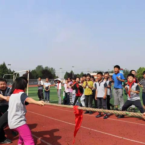 快乐六一，健康身心       ——田集镇中心小学庆六一拔河比赛