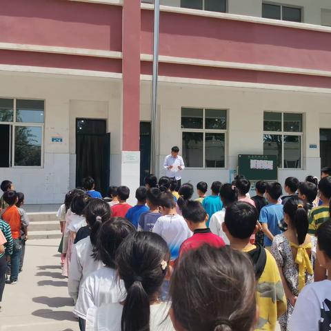 做好防汛演练，筑劳安全防线—吕寨中心小学防汛演练