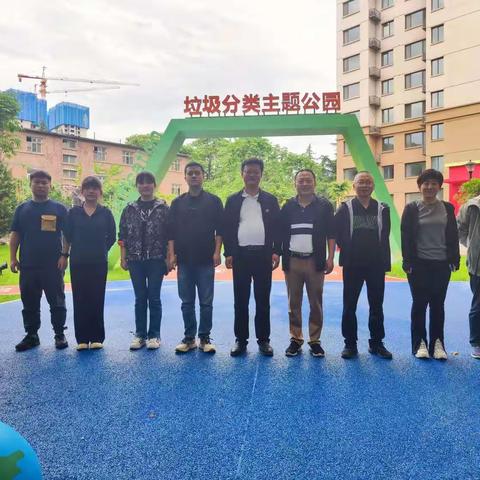 垃圾分类，携手共建