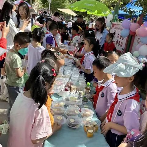 库尔勒市实验中学二年级一班“美好食光”美食售卖活动