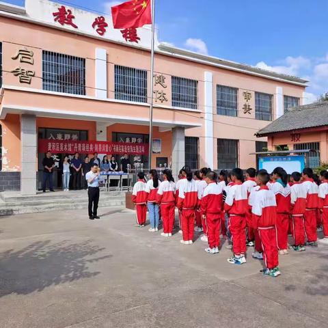 “ 翰墨飘香润桃李 ，书画名家进校园 ”伯阳镇范河小学书画活动