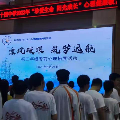 大鹏一日同风起，扶摇直上九万里