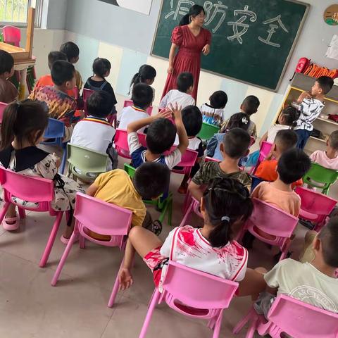 依冉幼儿园消防🧯演练