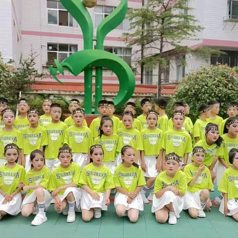 学习二十大  童心向未来 ——莲湖小学三年级（8）班庆“六一”活动纪实