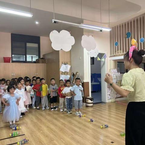 官渡区第一幼儿园魅力校区  小四班——《遇见六一》