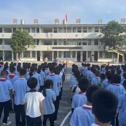学习二十大  争做好队员——马山县林圩镇合理平安希望小学新队员入队仪式