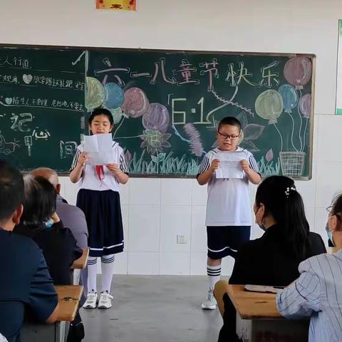 以爱相约，共育花开一一侯营镇中心小学四年级五班家长会