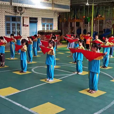 茂名市电白区林头镇亭梓小学“学习二十大 争做好队员”一年级新队员入队仪式