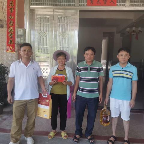 镇退役军人服务站慰问优秀创业退役军人