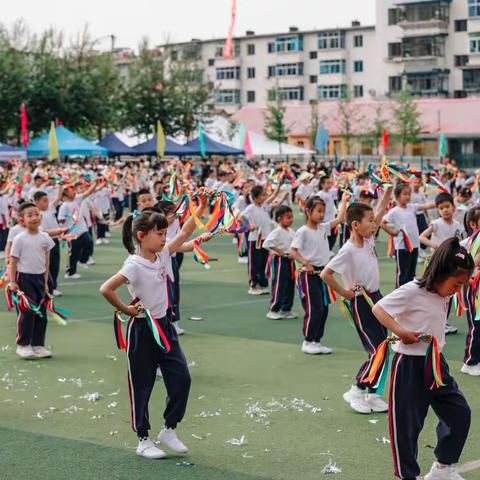 “运动乐无限，童心齐飞扬”——新宾实验幼儿园六一亲子运动会