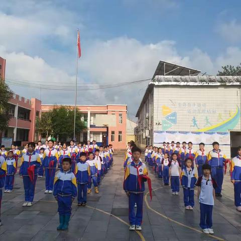 《学习二十大 争做好队员》——永丰办万堂小学举行入队仪式