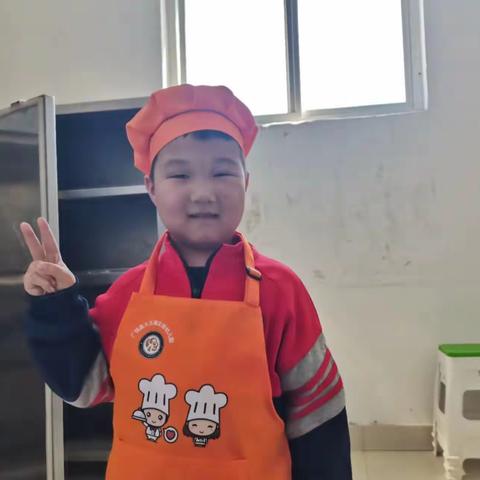 小小报餐员