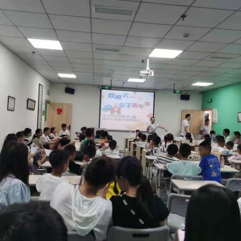 游园觅书香，阅读沁童年——记什邡市北京小学一年级一班读书小组趣味阅读游园会活动