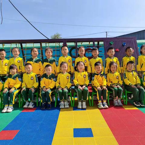 《蓝天幼儿园》学前班孩子一年的生活点滴！（副本）