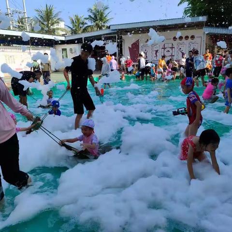 【泡沫之夏，奇幻泡泡趴】——小太阳幼儿园泡沫之夏亲子活动