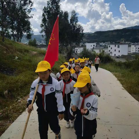 “科学绘蓝图 童心探气象” 永北镇南华小学科普周活动之参观气象站