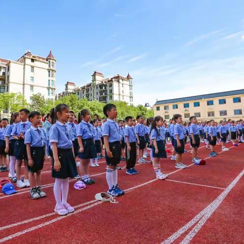 童心践行二十大 争做360°草场好少年”——石家庄市草场街小学博睿校区2023入队仪式