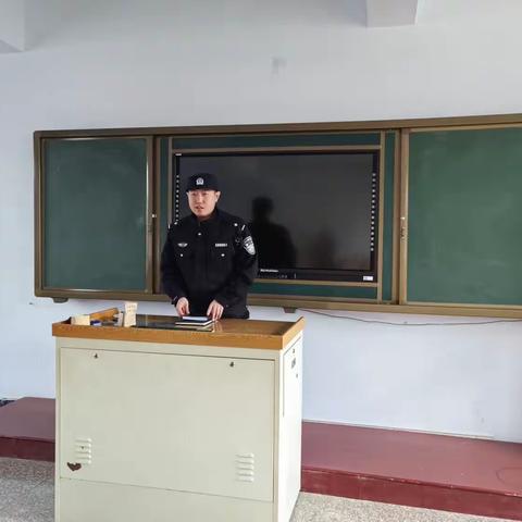 民警进校园，安全保平安