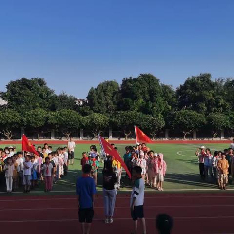 学习二十大 争做新时代文明好队员——陈岱礁美小学新队员入队仪式暨六一拔河比赛活动