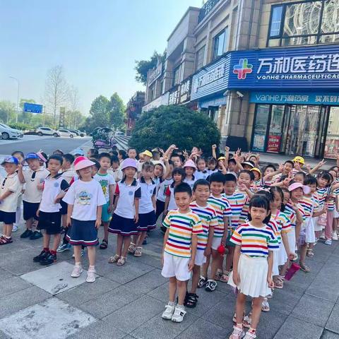 “走进小学，感悟成长”培优幼儿园大班组参观南滨路小学