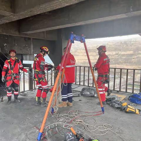 地震救援演练 为生命保驾护航