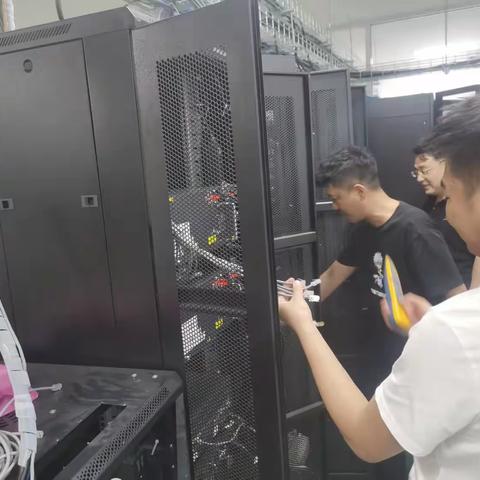 把握科技脉动，开启智慧未来——机房网络改造工作有序进行