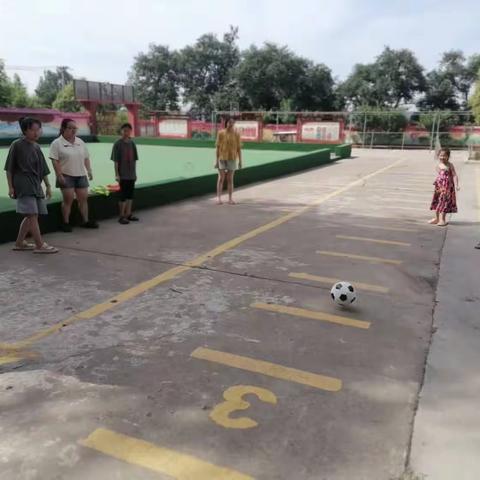 倡导文明健康生活，促进居民健身与居民健康深度融合，卅铺社区开展“共同运动、共享快乐、共享健康”快乐星期天活