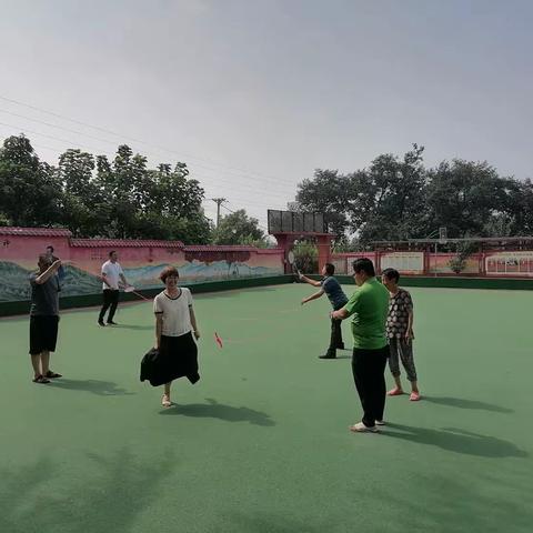 进一步提高社区居民身体素质，持续推进精神文明建设，大力弘扬时代新风，卅铺社区开展“全民健身”活动。