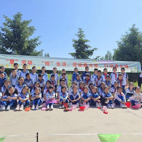 红军小学一年7班开展“慧”劳动“悦”生活主题社会实践活动