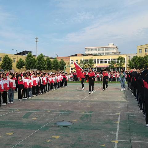 宜阳县白杨镇中心小学“童心向党 快乐成长”少先队员入队仪式