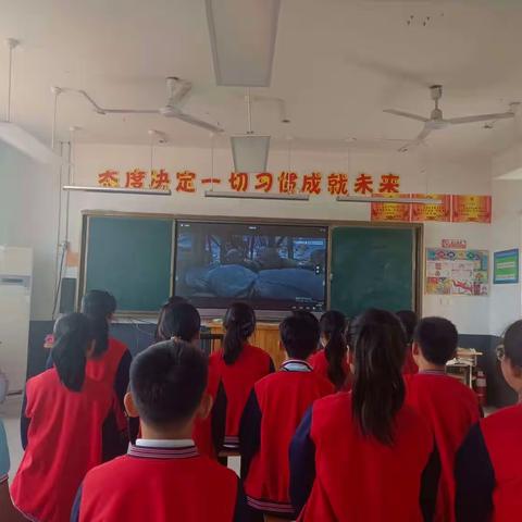 学习红色经典 汲取奋进力量——高里街道沈家营小学观看红色经典影视剧主题教育活动