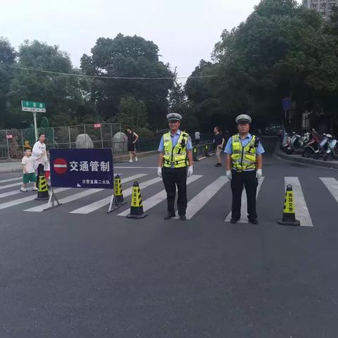 百舸争流千帆竞  交警助力龙舟行