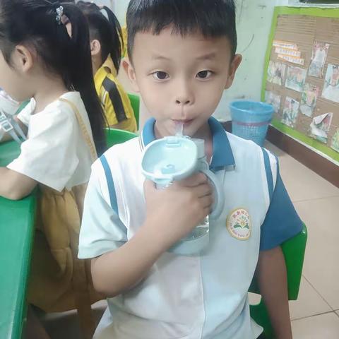 屯昌县屯城镇跃新幼儿园《大2》班五月美篇