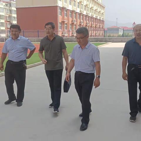 心系师生，情暖校园——教师节来临之际，沂水县教育和体育局领导到我校检查指导工作