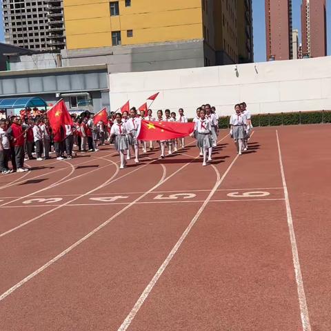 红领巾心向党，高举队旗跟党走——平城区第八小学校五一中队升旗仪式