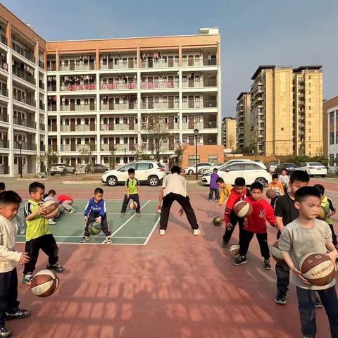 覃塘区实验小学篮球兴趣班圆满结课啦！