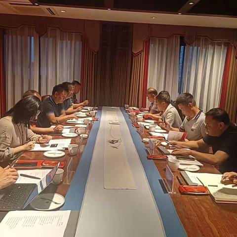 县领导江湛、任宏恩带队到洛阳老酒公司调研座谈