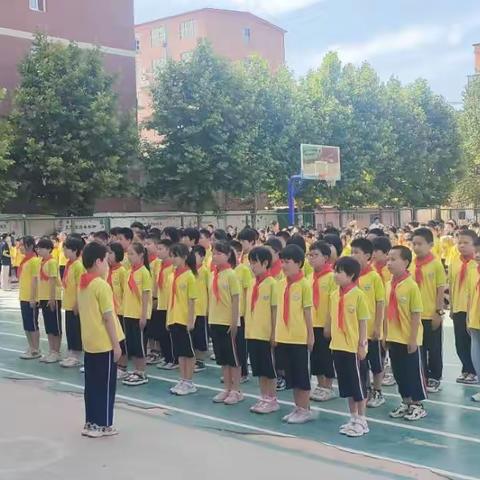 七彩阳光挥洒希望，舞动青春逐梦未来——正和小学“队列体操一支歌”评比活动