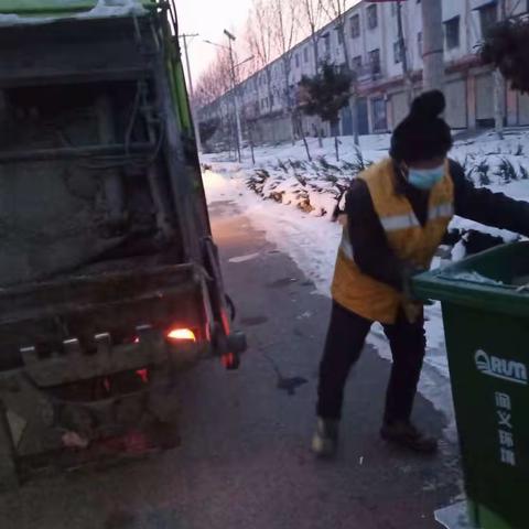 【润义延津分公司】雪中清运忙，连续奋战保整洁