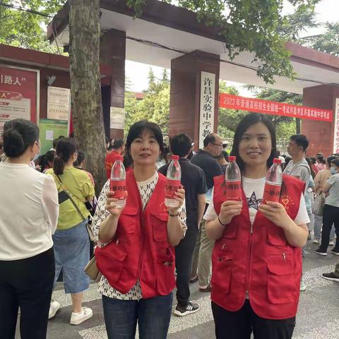 许昌收费站开展“爱心助考”志愿活动