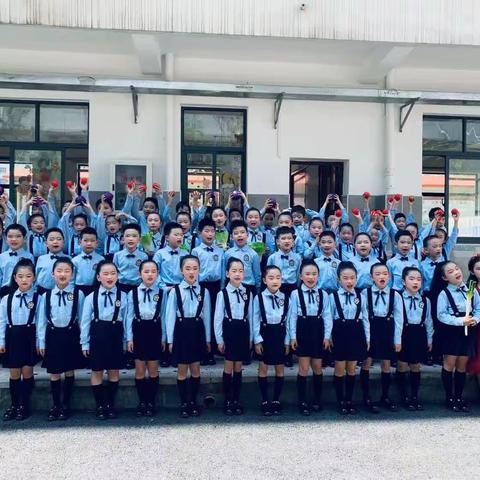 红旗小学一（3）班大合唱文艺演出