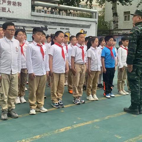 以小我之劳 铸大国之梦 — 人民路小学“军动能”国防素质教育社团活动纪实