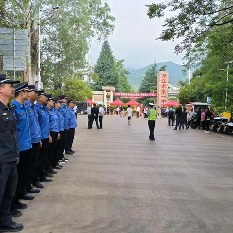 护航高考    凤麓中队在行动