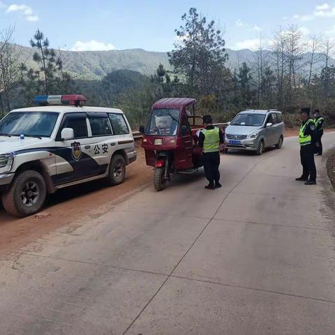 发窝派出所常态化开展道路交通安全整治工作